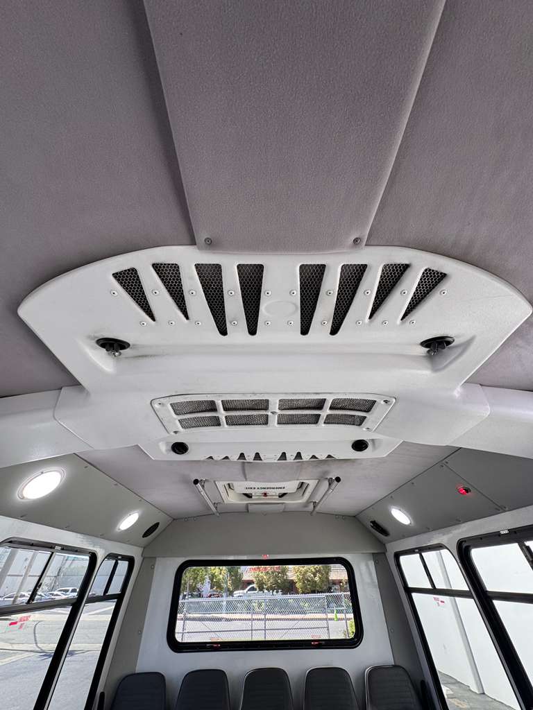 2021 Ford E450 Super Duty Shuttle Bus