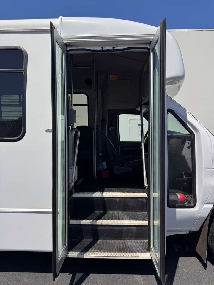 2021 Ford E450 Super Duty Shuttle Bus