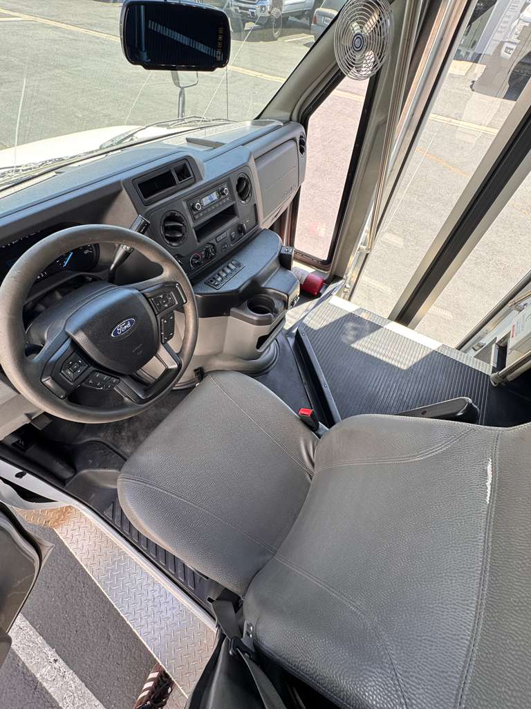 2021 Ford E450 Super Duty Shuttle Bus
