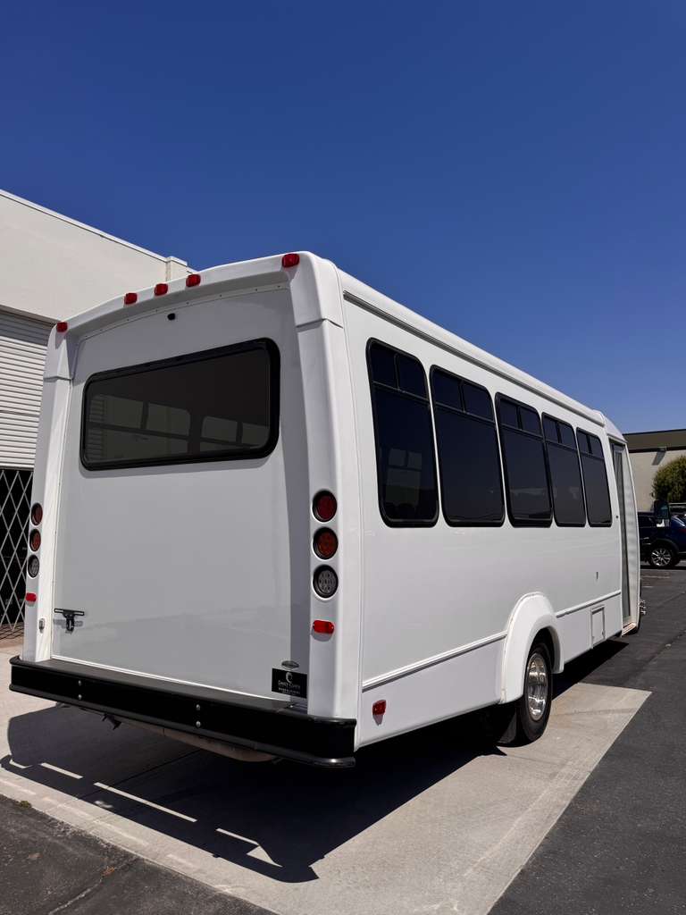 2021 Ford E450 Super Duty Shuttle Bus
