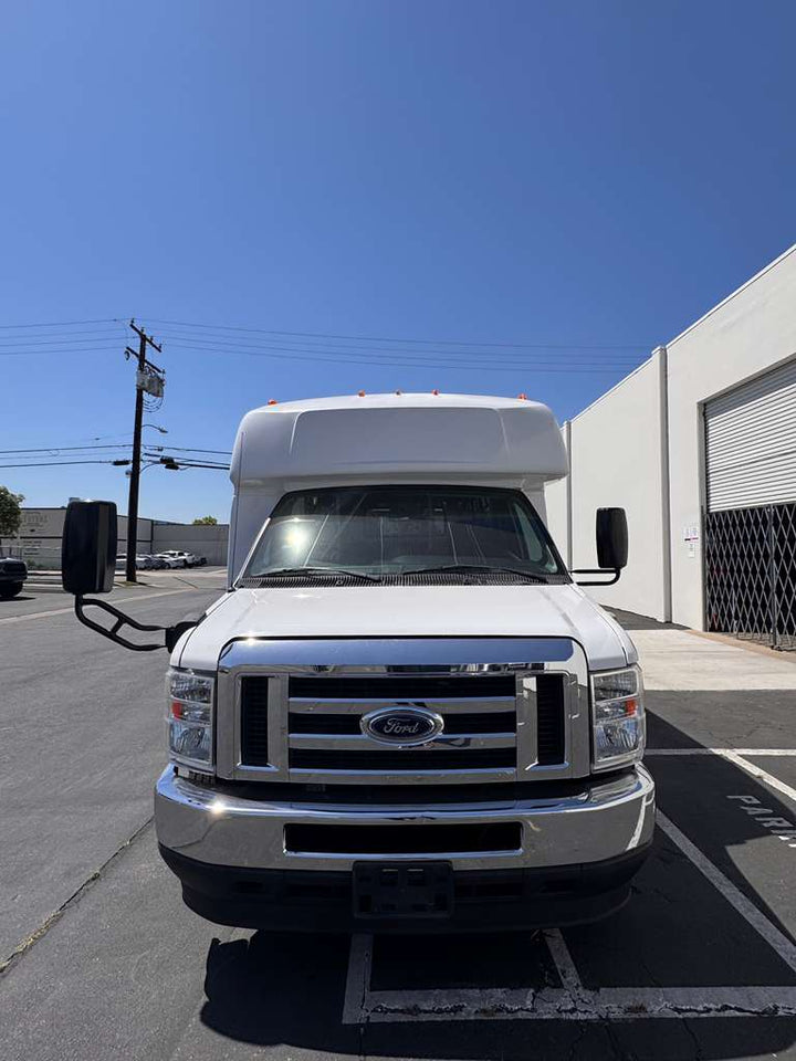2021 Ford E450 Super Duty Shuttle Bus