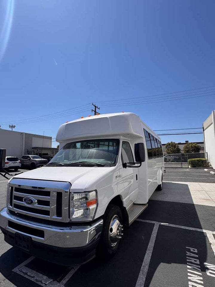 2021 Ford E450 Super Duty Shuttle Bus