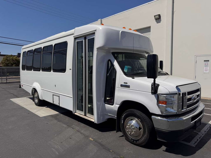 2021 Ford E450 Super Duty Shuttle Bus