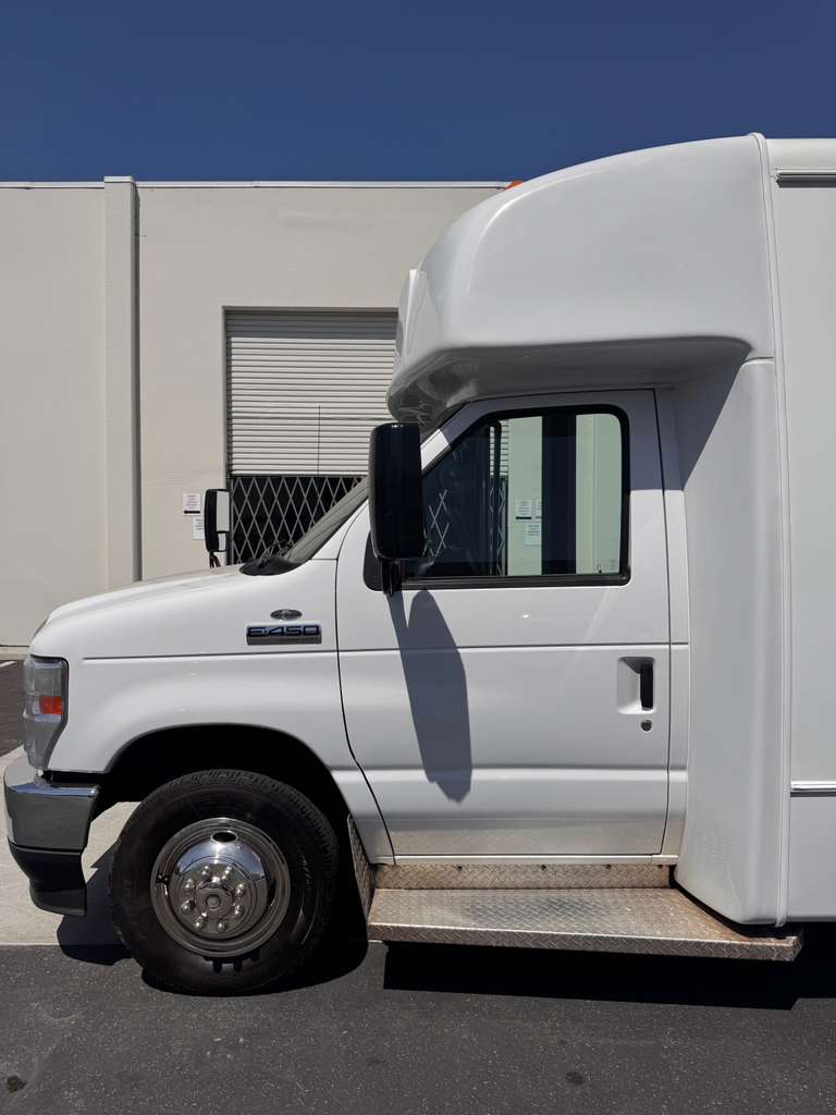 2021 Ford E450 Super Duty Shuttle Bus