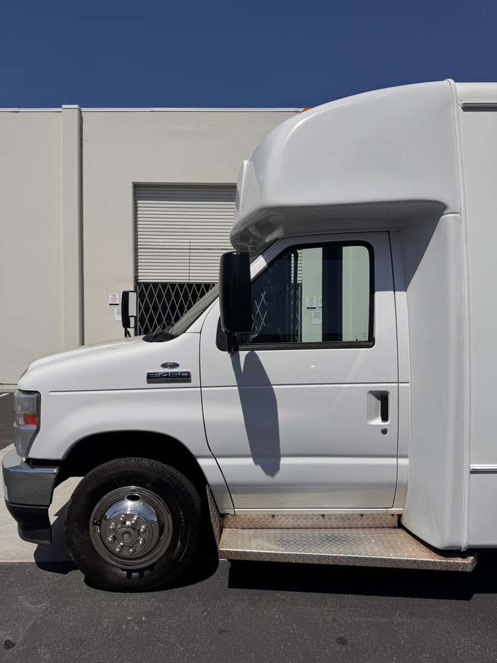 2021 Ford E450 Super Duty Shuttle Bus