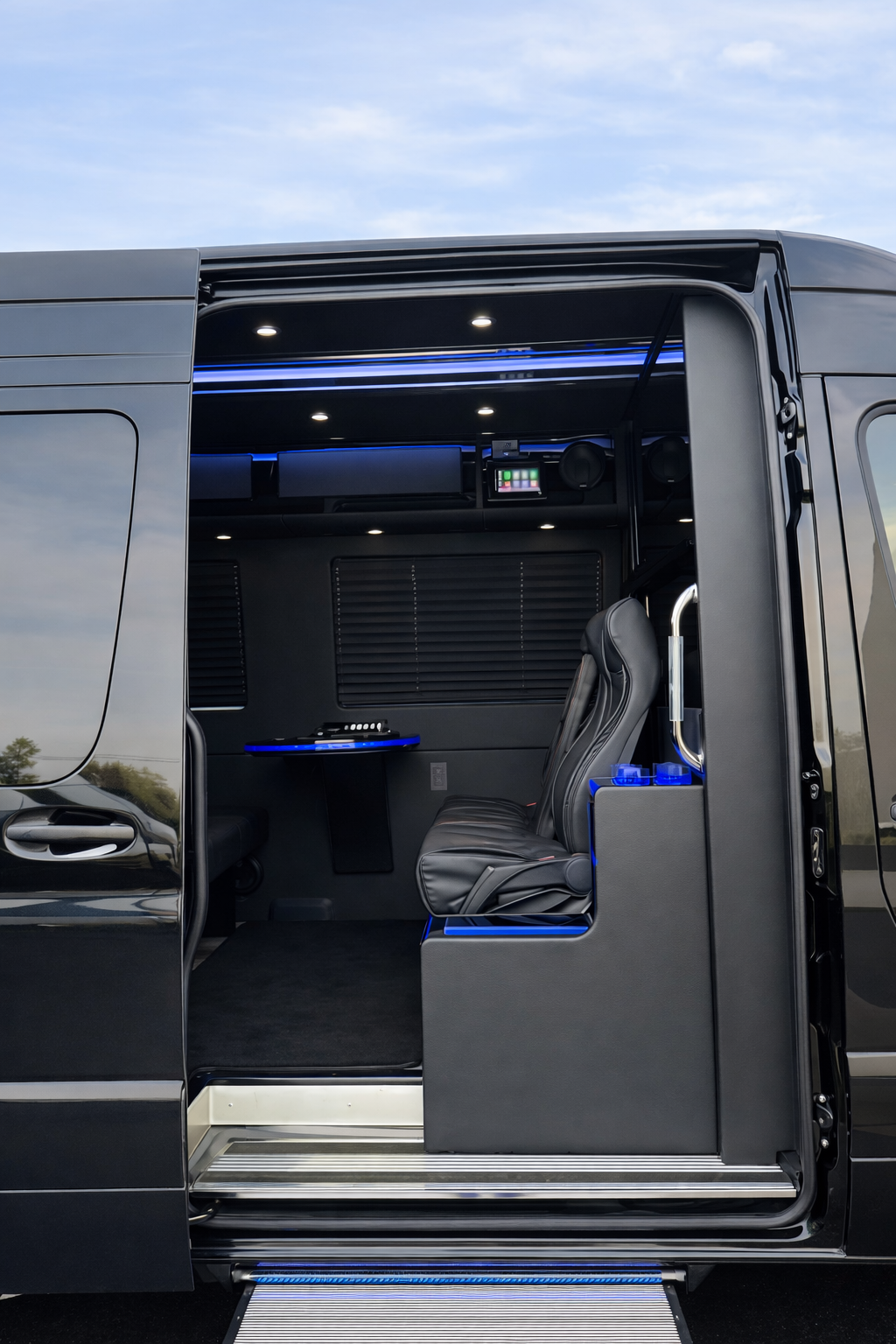 Mercedes Sprinter Shuttle: 2026, 3500XD 170"