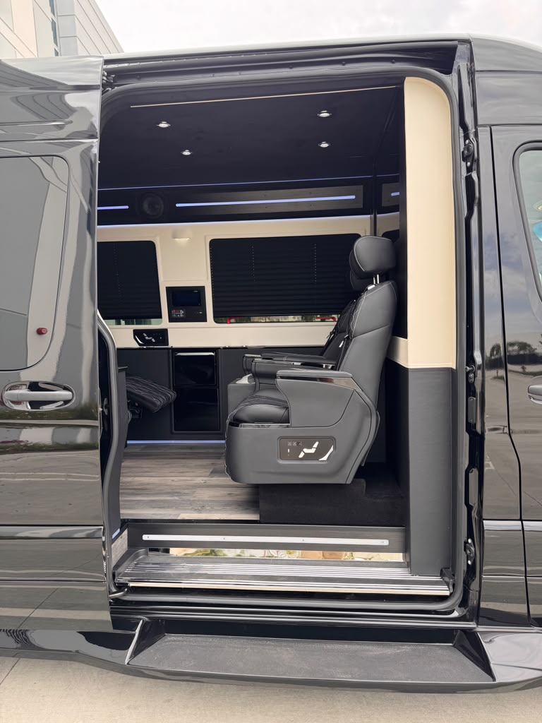 Mercedes Sprinter CEO: 2025, 3500XD 170"